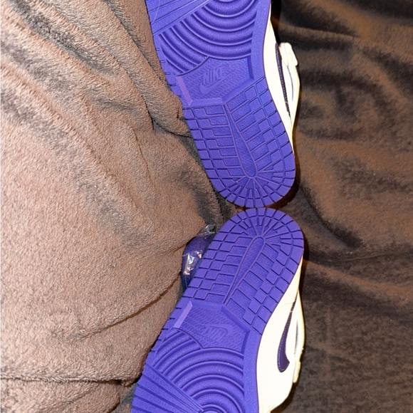 Nike High-Top Sneakers in White and Purple - Picture 6 of 7